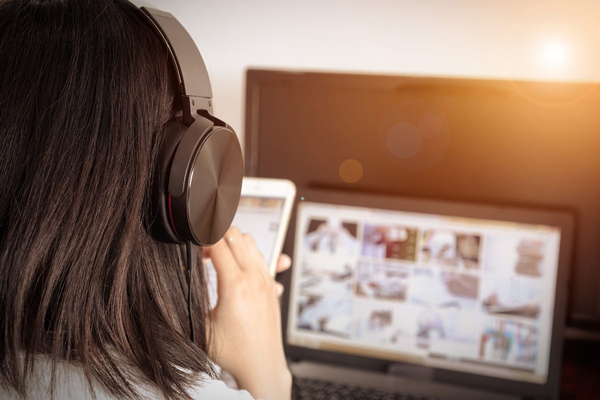 A person doing online learning.